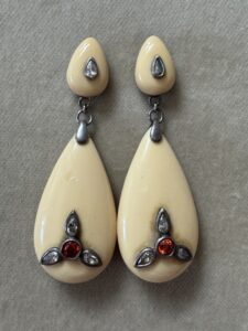 ピンが折れたピアス表