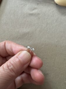 皿付きのピアスポストを加工